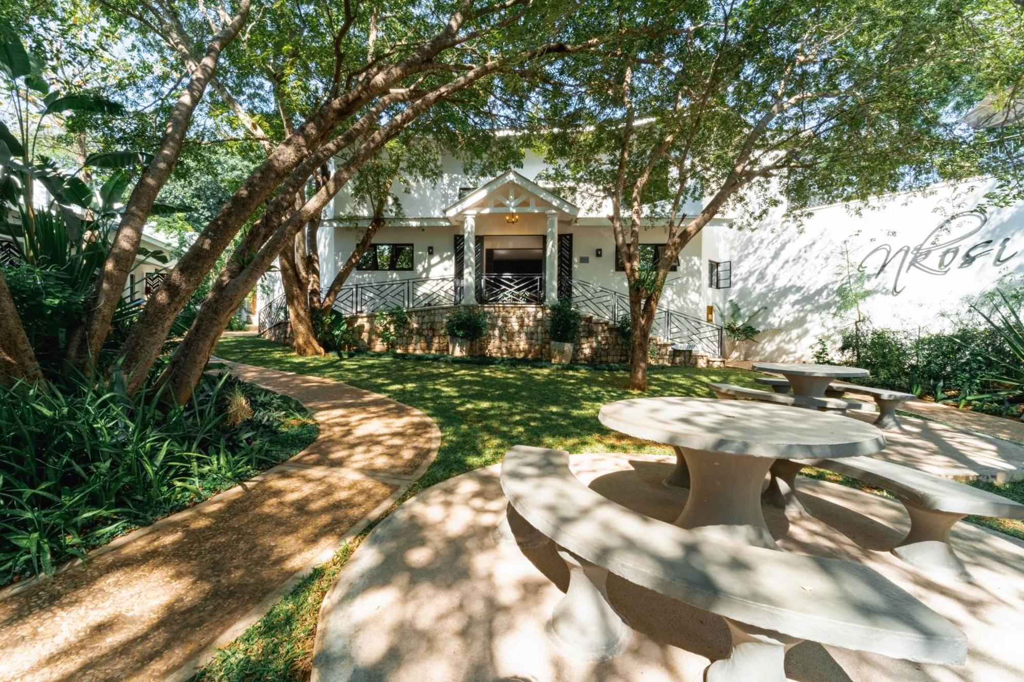 מפלי ויקטוריה Nkosi Guest Lodge מראה חיצוני תמונה